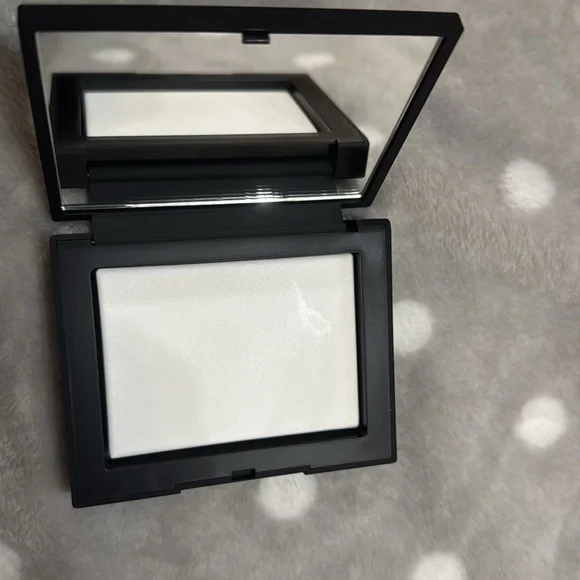 Nars Light Perfecting Setting Powder - Pressed - Picture 12 of 12